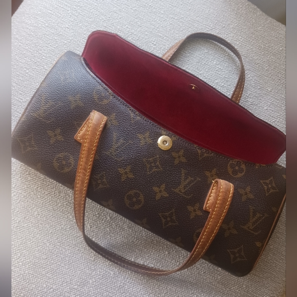 Vintage, Authentic Louis Vuitton monogram sonatine purse. Trendy bag